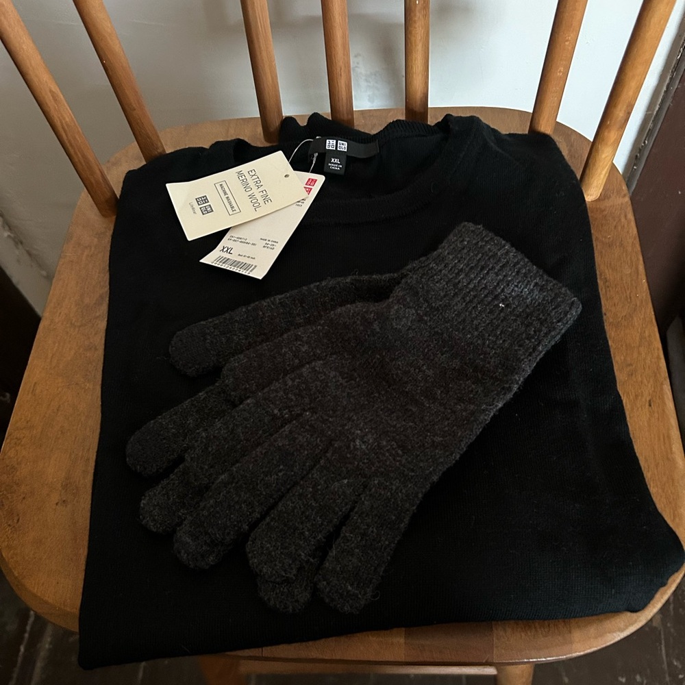 Uniqlo Black Sweater with Uniqlo Charcoal Gloves  (Size XL-XXL)